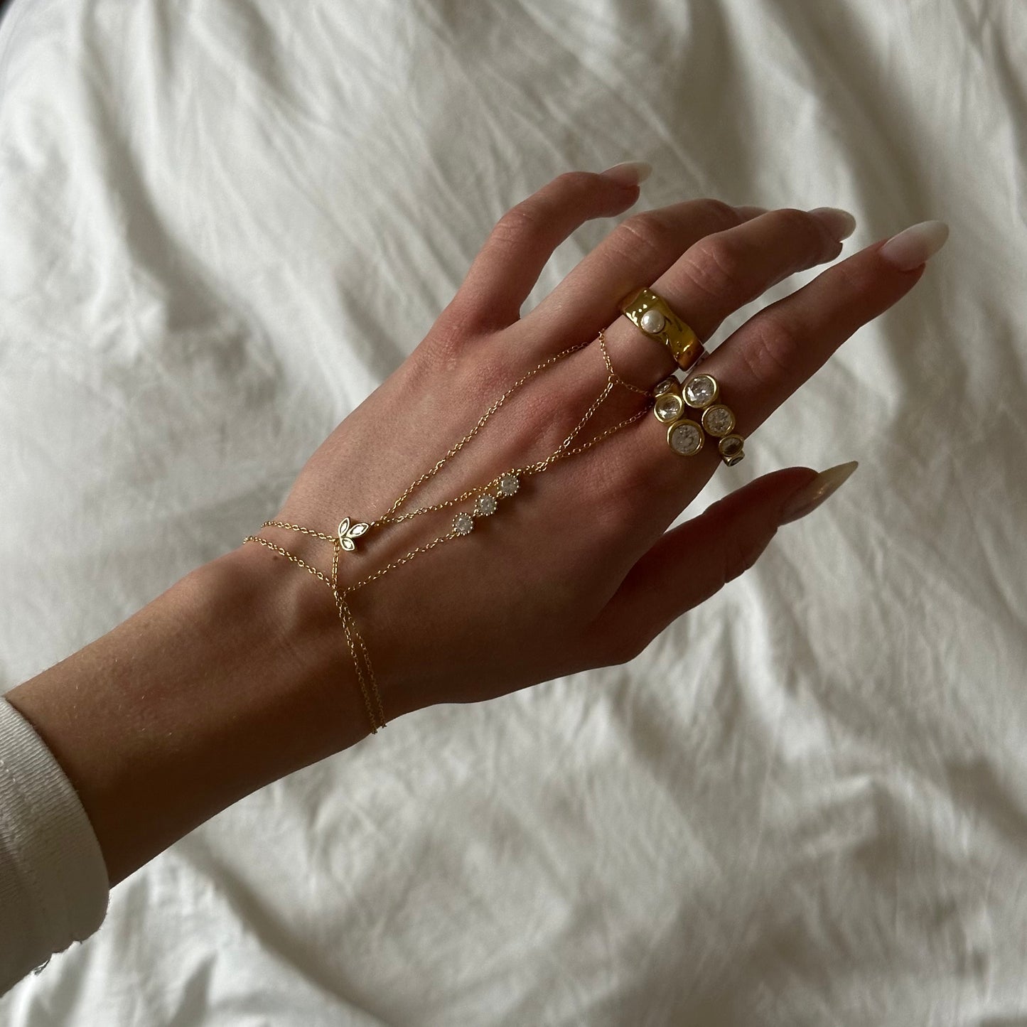 Round Bezel Hand Chain